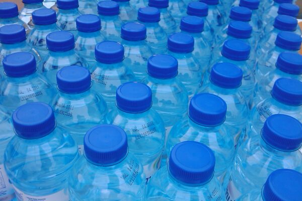 plastic_water_bottles-Ricardo_Bernardo-flickr